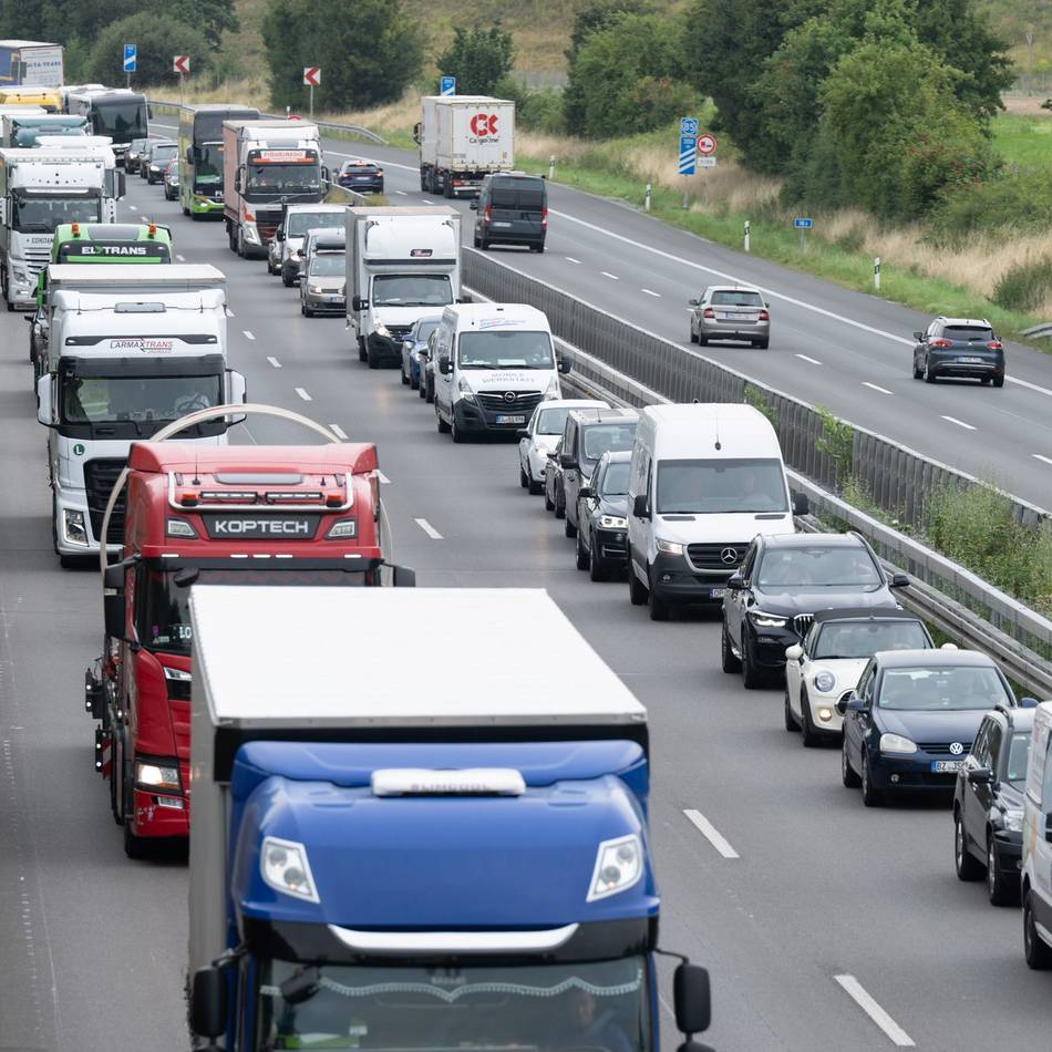 Langes Wochenende durch Christi Himmelfahrt: ADAC rechnet mit Stau auf dem Weg in die Niederlande