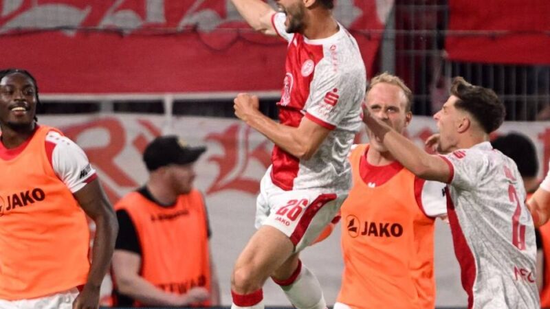 Sieg im Relegations-Hinspiel: Müsels Traum-Freistoß lässt Essen vom Aufstieg träumen