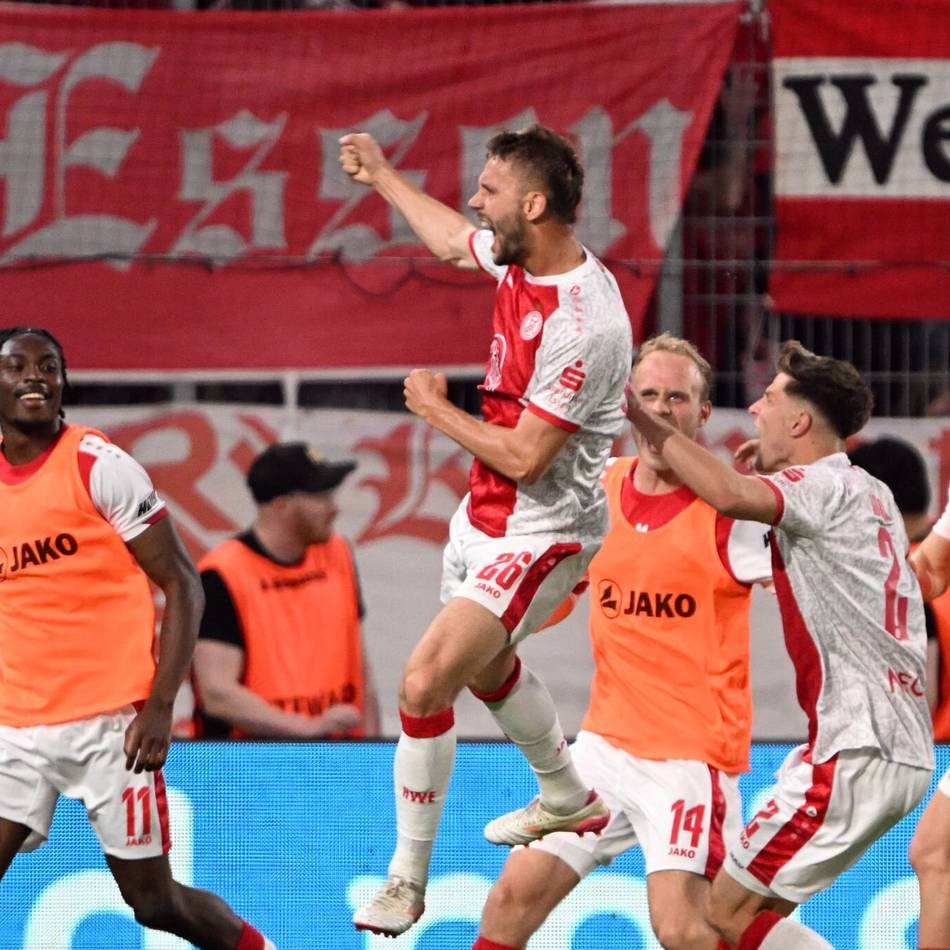 Sieg im Relegations-Hinspiel: Müsels Traum-Freistoß lässt Essen vom Aufstieg träumen