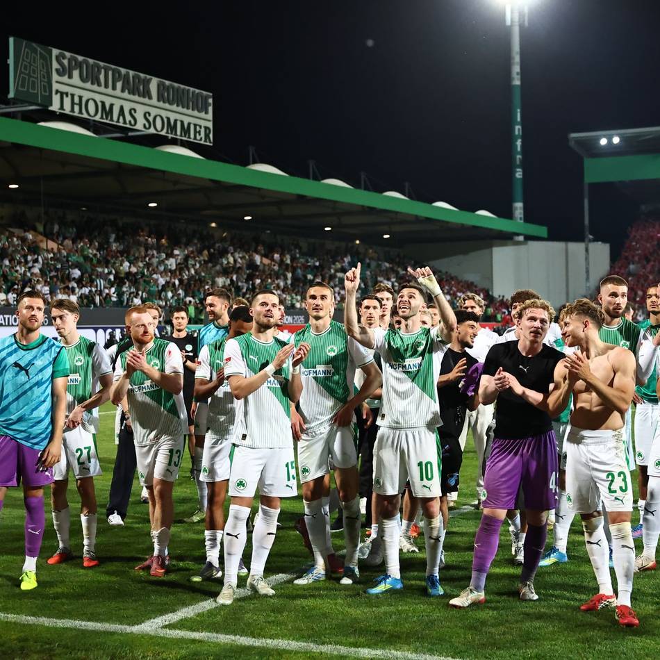 Sieg in Relegation: „Versager raus! Neuanfang jetzt!“ – Fürther Fans trotz Klassenerhalt sauer