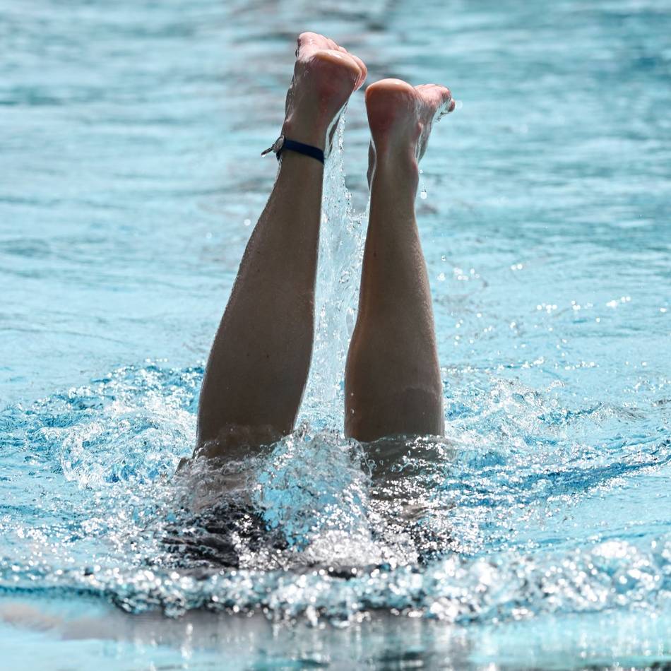 Vorfälle in Duisburg und Dinslaken: Männer belästigen Minderjährige in Schwimmbädern – Polizei ermittelt