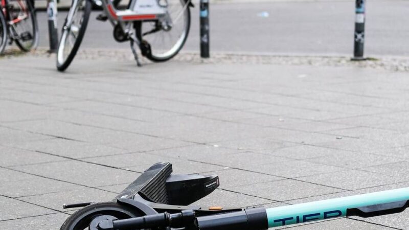 In der Bezirksvertretung 1: „Fun-Produkt ohne verkehrspolitischen Nutzen“ – Keller erneuert Kritik an E-Scootern