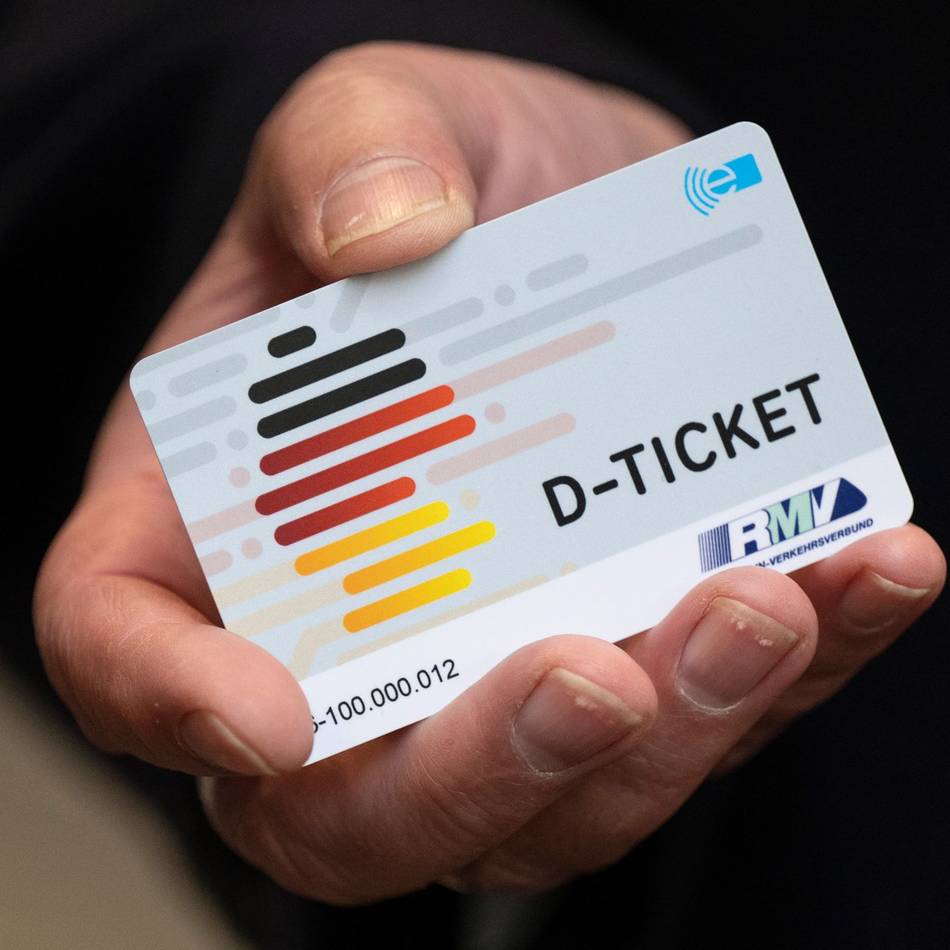 Stadtrat beschließt Fortsetzung: Neusser Schüler bekommen Deutschlandticket weiter billiger