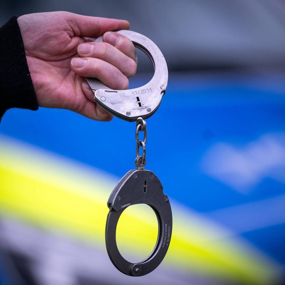 Handgemenge in Mönchengladbach: Randalierer zückt Messer vor dem Lidl an der Steinmetzstraße