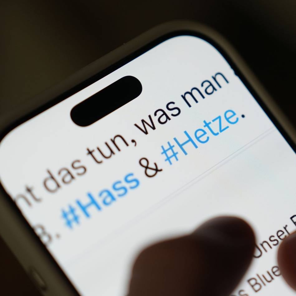 „Die müsste mal einer richtig rannehmen“: Beschimpfungen und Sexismus – zwei Neusser Lokalpolitikerinnen berichten