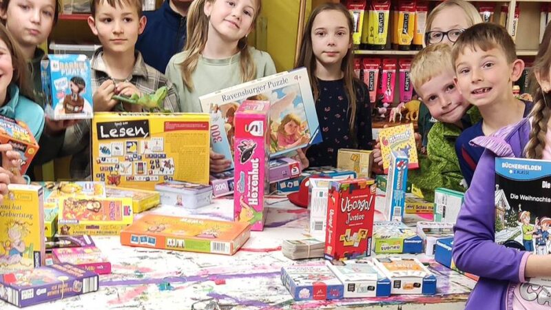 Grundschule in Leverkusen: Perlen statt Geld – so funktioniert die Spielzeugtauschbörse