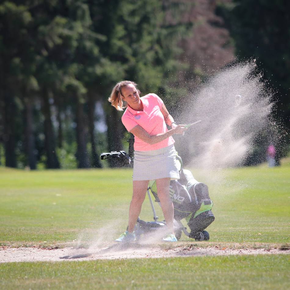 Pink Ribbon Damentag: Mettmanner Golferinnen engagieren sich gegen Brustkrebs