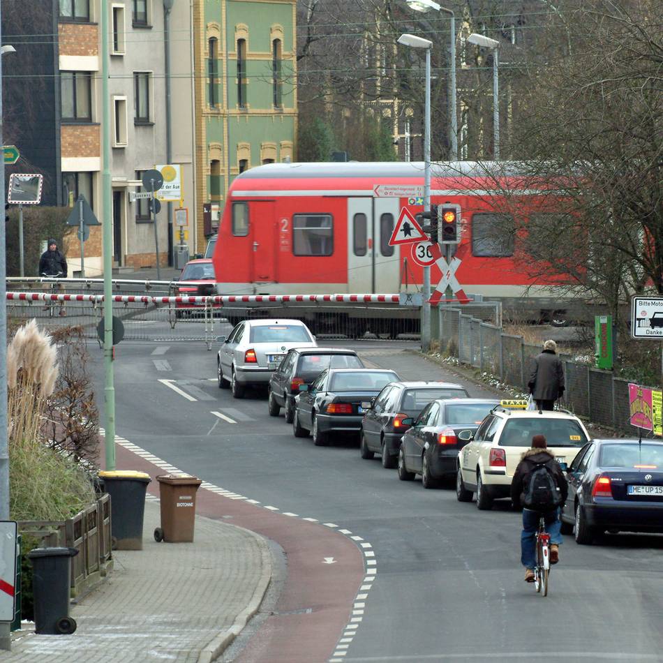 Längere Wartezeiten: Probleme am Bahnübergang Rosenstraße