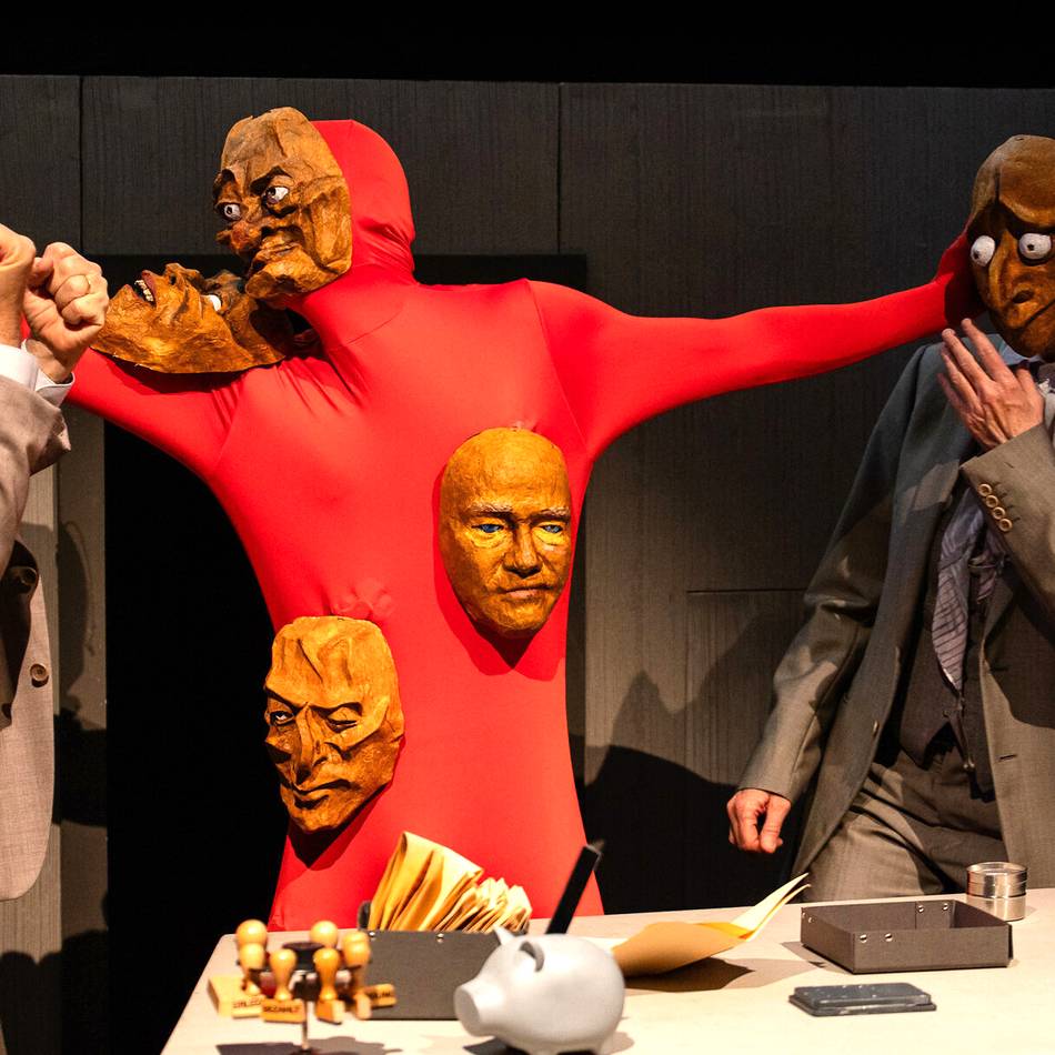 Theaterabend in der Festhalle: Eine Frau passt in keine Schublade