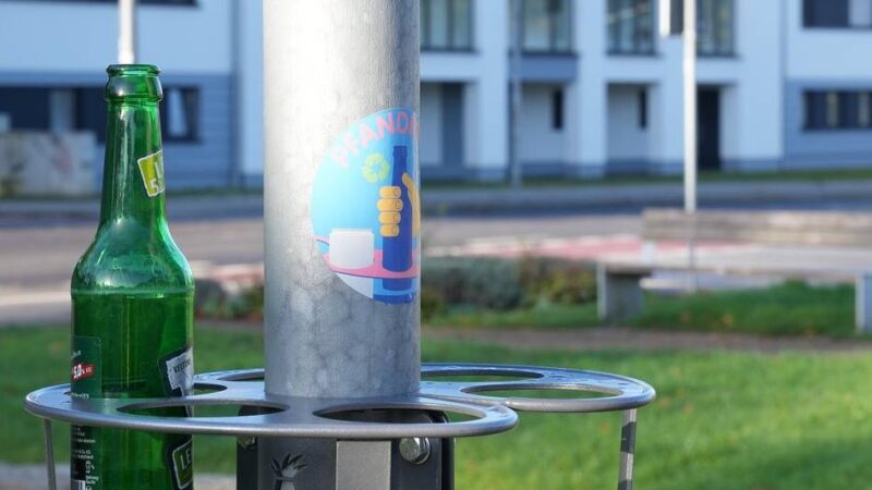 Keine weiteren Anschaffungen geplant: Halterungen für Pfandflaschen kaum bewährt