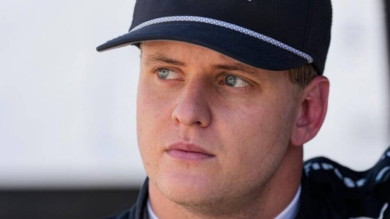 Wer ist Clara Ramos?: Rennfahrer Mick Schumacher mit neuer Freundin beim Indy 500