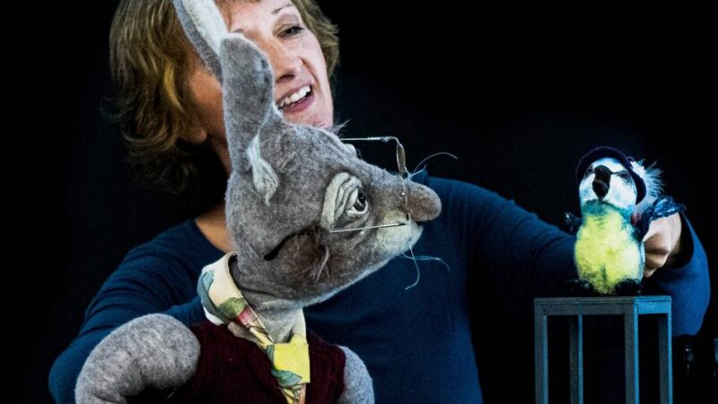 Lions-Club Rheinberg: Heilpädagogin weckt mit Puppen Erinnerungen