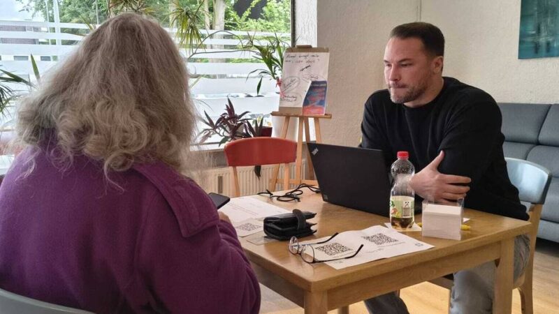 Caritas und Jobcenter in Mettmann: Digitales Wissen da, wo es dringend gebraucht wird