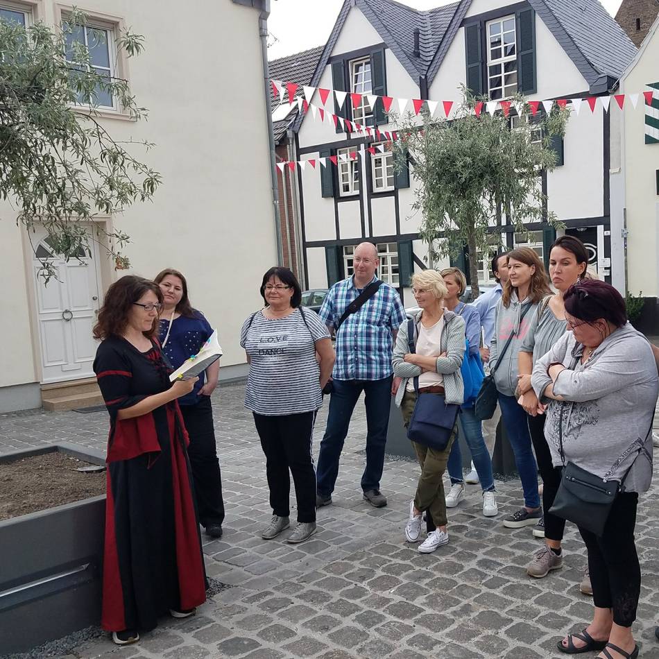 Zons-Thriller: Mord im Mittelalter: Star-Autorin Catherine Shepherd lädt zu Krimiführungen in Zons
