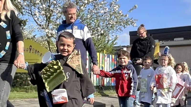 Umweltschutz in Korschenbroich: Aufmarsch der kleinen Müllmonster in Herrenshoff