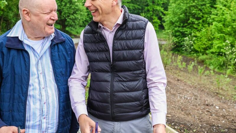 Erlebnispfad für Demenzkranke in Neuss: „Die Natur soll begriffen, erfühlt und errochen werden“