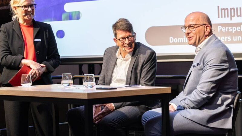 Talkveranstaltung in der Wetthalle: Sparkasse Neuss will jeden sechsten Arbeitsplatz durch KI ersetzen