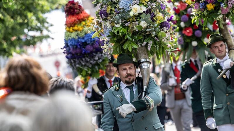 Brauchtum in Meerbusch Die Schützen feiern ab Freitag – mit Kirmes, Paraden und den „Höhnern“.:  Die Schützen feiern ab Freitag – mit Kirmes, Paraden und den „Höhnern“