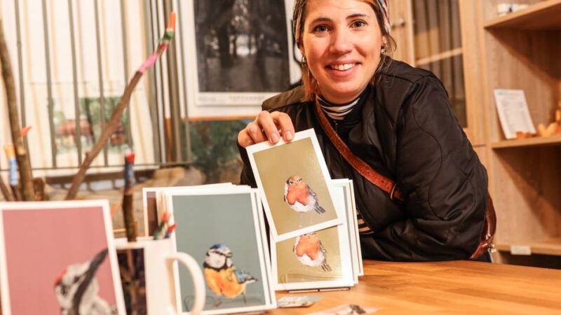 Steinmetzin aus Vorst leidet an chronischer Krankheit: „Manchmal kann ich besser Rasen mähen als auf meine Kinder aufpassen“