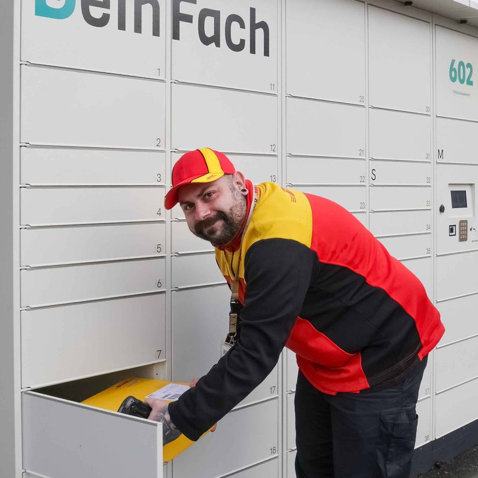 „DeinFach“ in Moers: Neuer Automat soll Paketabwicklung vereinfachen