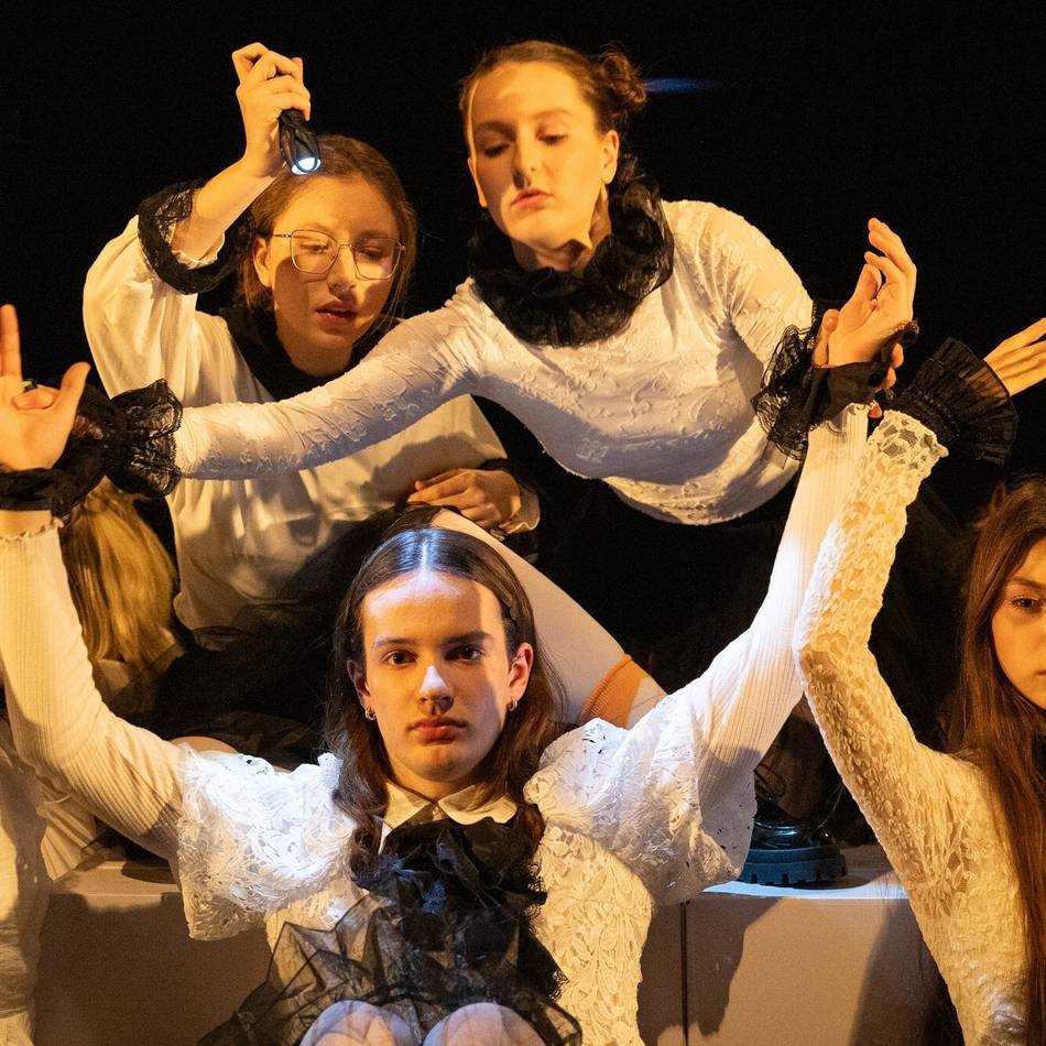 Schauspiel in Duisburg: Mit dem Spieltrieb geht es weiter