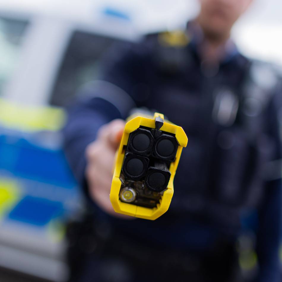 Polizeieinsatz in Duisburg: Schlägerei eskaliert – Polizei setzt Taser gegen 22-Jährigen ein