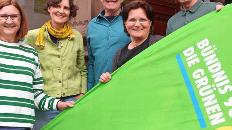 Partei hängt ihre Anträge an den Rat und weitere Informationen ins Schaufenster: Bündnis 90/Die Grünen eröffnen eine weitere Anlaufstelle