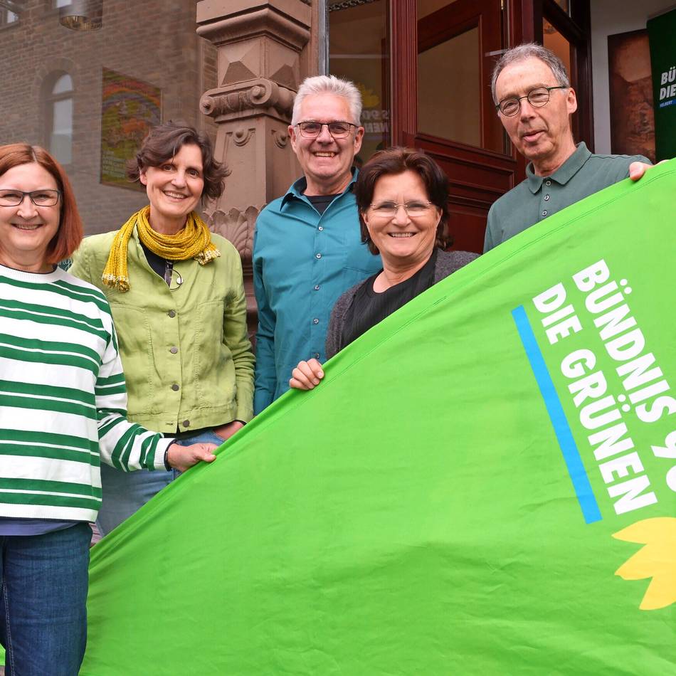 Partei hängt ihre Anträge an den Rat und weitere Informationen ins Schaufenster: Bündnis 90/Die Grünen eröffnen eine weitere Anlaufstelle