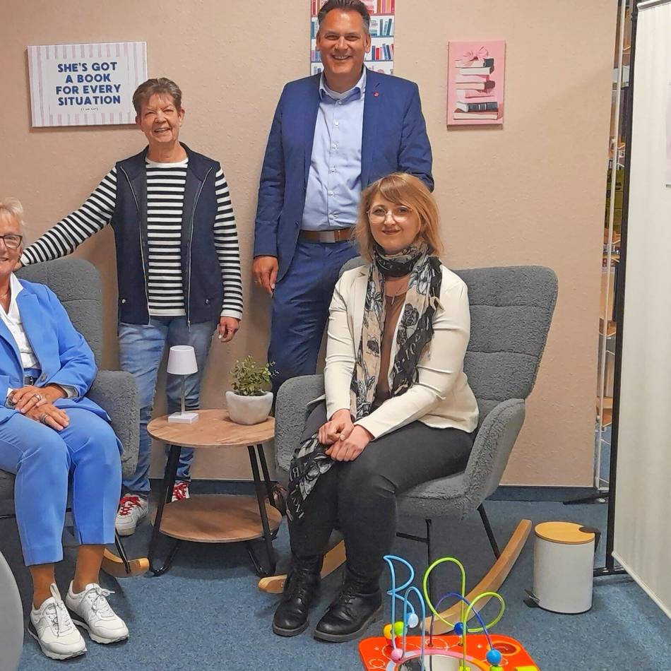Die Stillecke wurde nun in der Bücherei eingeweiht: In der Medienwelt gibt es einen Rückzugsort für Familien