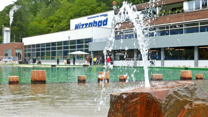 Nach 15 Jahren kann man in Langenberg wieder draußen schwimmen – das Nevigeser Panoramabad startet ebenfalls in die Freiluftsaison: Neues Naturfreibad im Nizzatal bietet Freizeitspaß für Klein und Groß