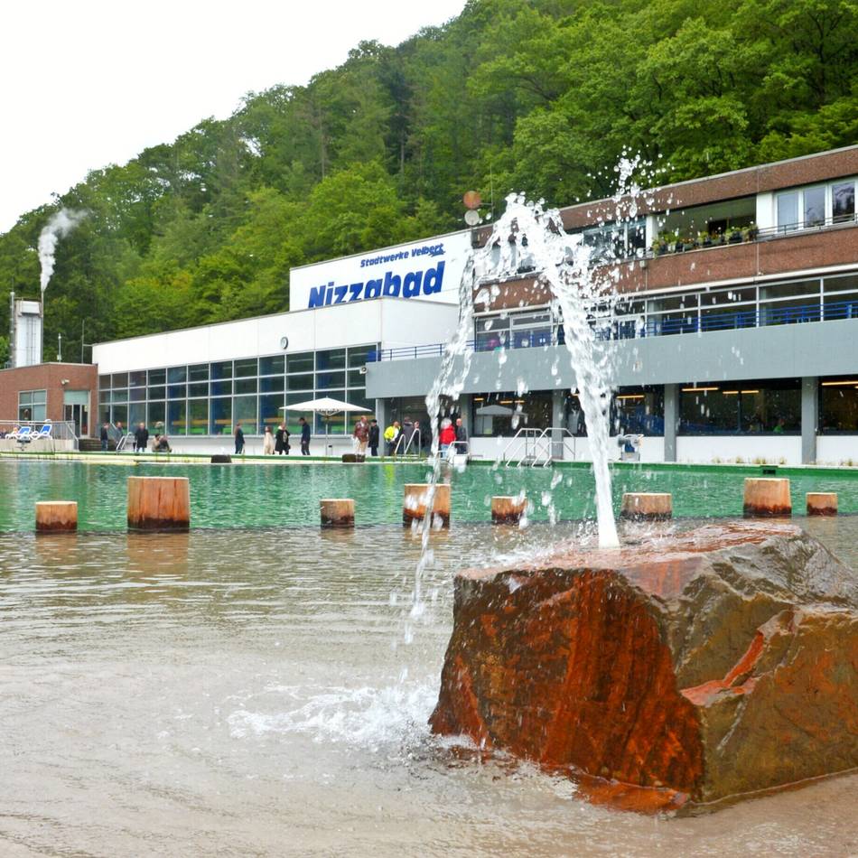 Nach 15 Jahren kann man in Langenberg wieder draußen schwimmen – das Nevigeser Panoramabad startet ebenfalls in die Freiluftsaison: Neues Naturfreibad im Nizzatal bietet Freizeitspaß für Klein und Groß