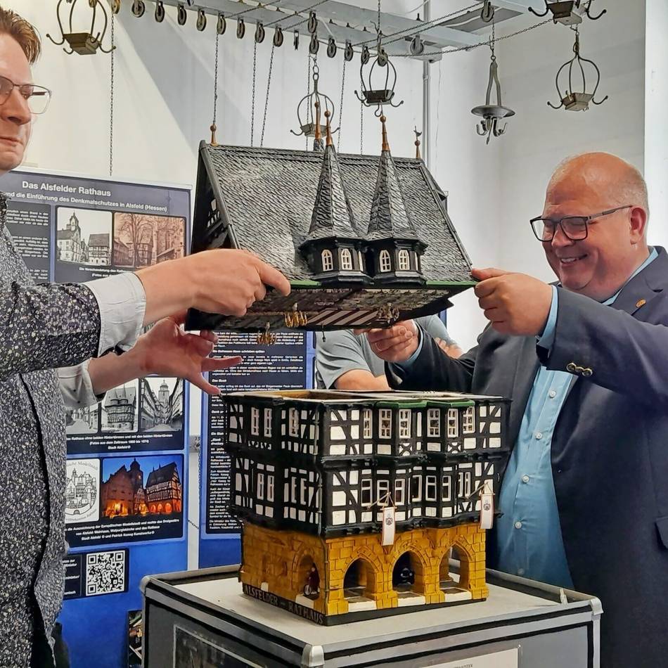 Die Ausstellung von Patrick Kosog im Zeittunnel ist sehr sehenswert: Fantastische Architektur im Miniformat