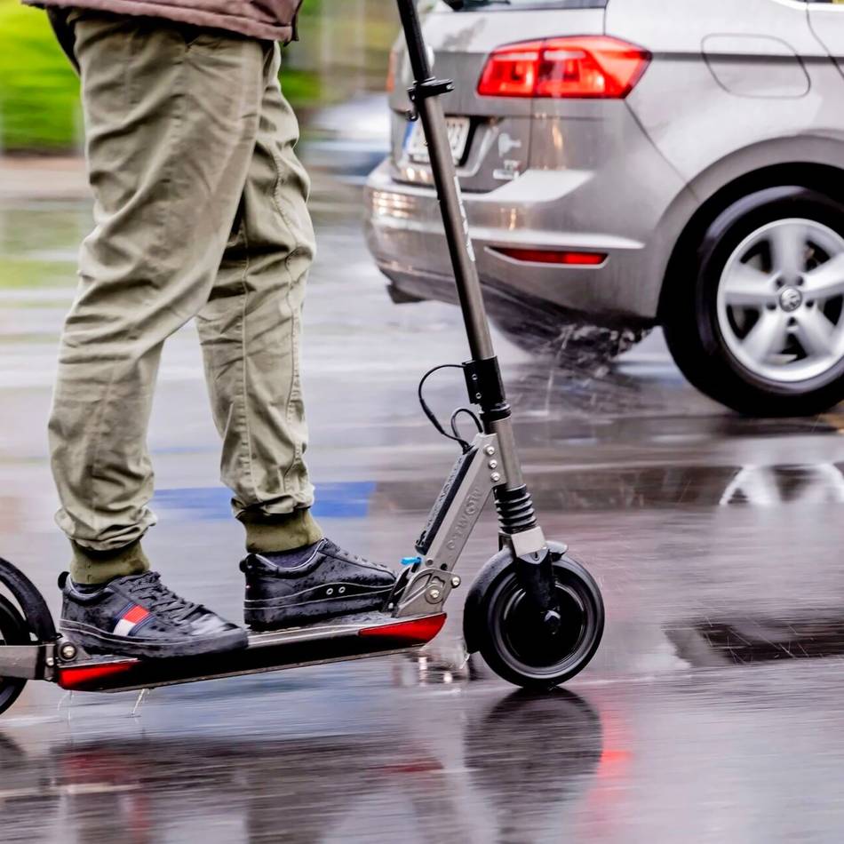Gefährliches Tuning : Wenn der E-Roller plötzlich 73 Stundenkilometer fährt