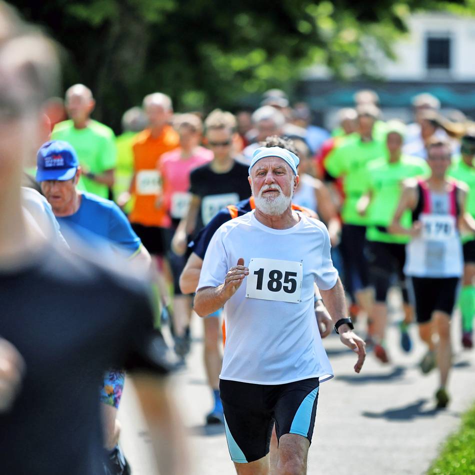 Laufevent in Gruiten: Bürgermeister Endereß läuft beim Felderlauf-Comeback mit