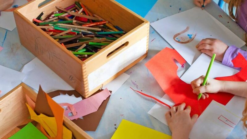Der Überblick über das Uni-Programm des Familien-Punkts im Forum Velbert: Gemeinsam in Bewegung – zusammen kreativ werden