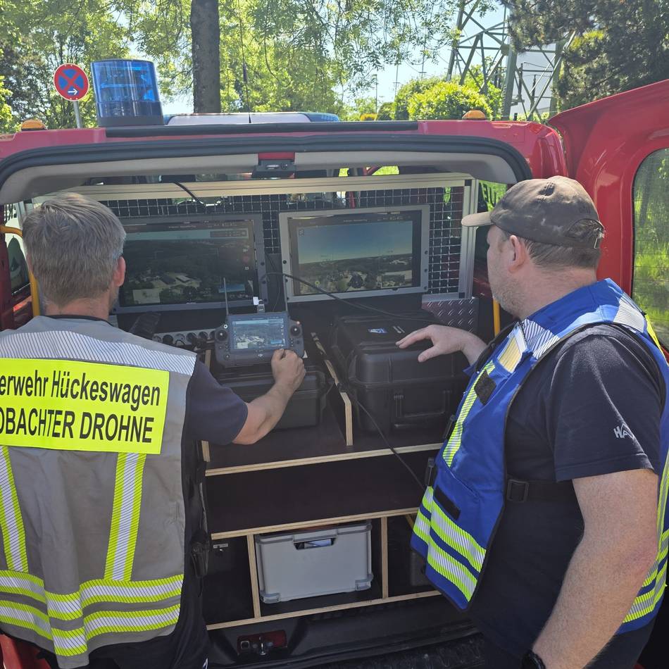 Einsätze für die Hückeswagener Feuerwehr: Schwerer Unfall, Drohneneinsatz in Remscheid und zwei Brände