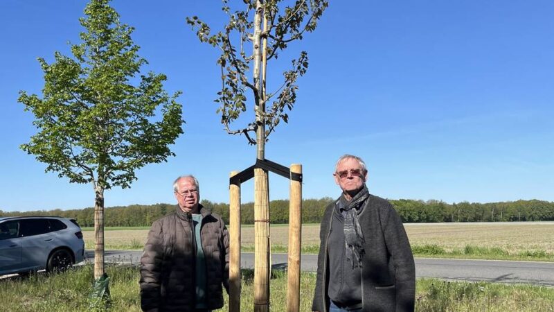 Vom Verein Bunte Vogelwelt: Zwei neue Bäume zum Tag des Baumes in Twisteden