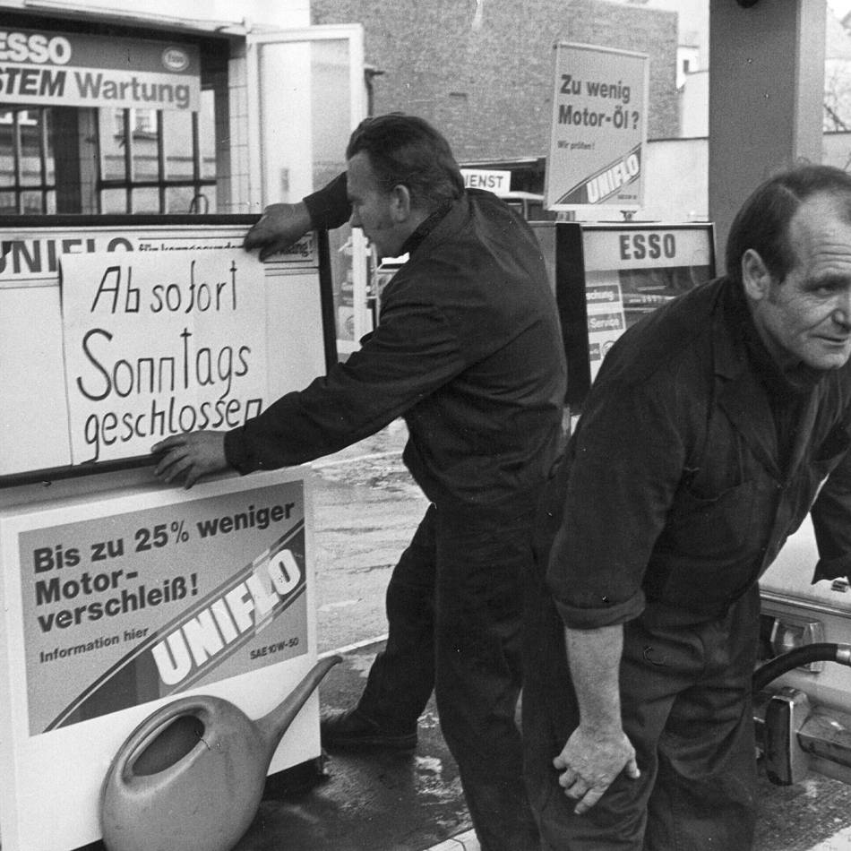Autofreier Sonntag 1973: Als Düsseldorf rollte – mit Fahrrad und Rollschuhen