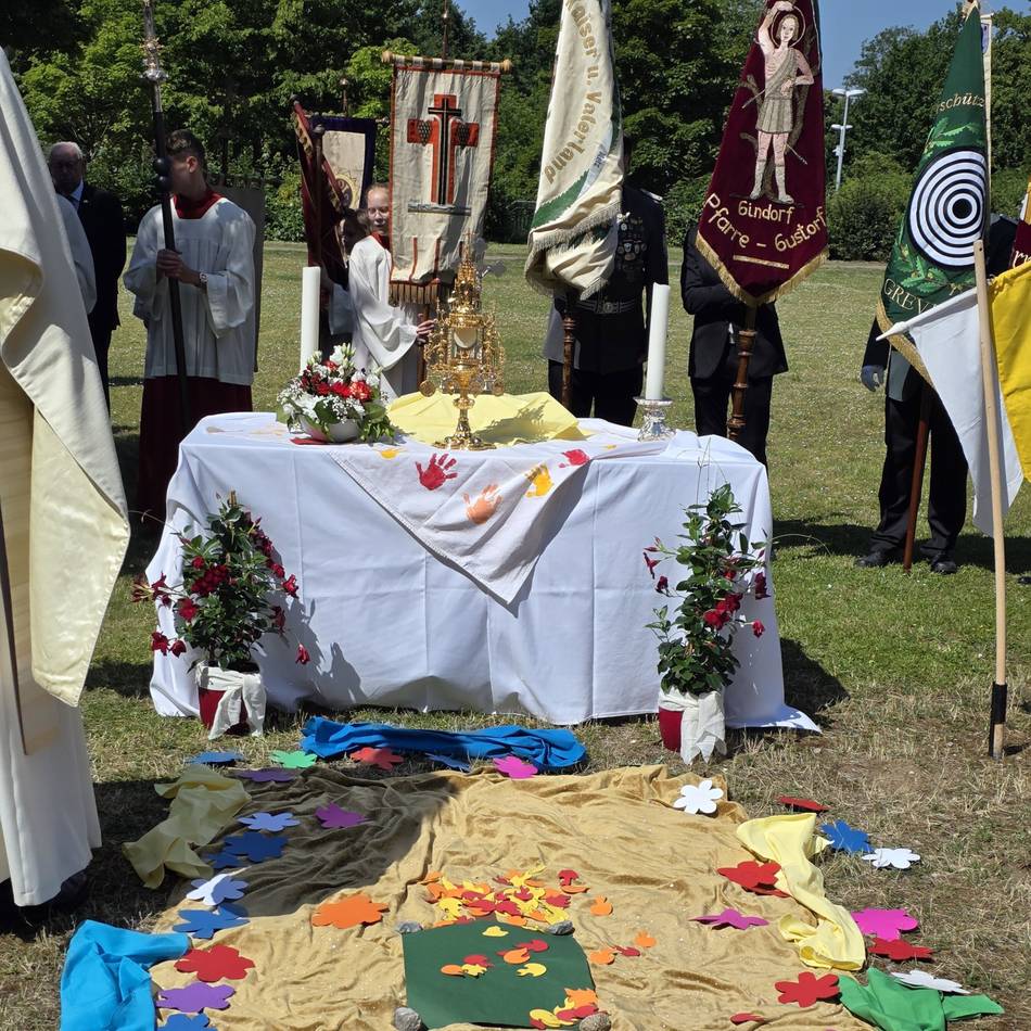 Fronleichnam in Grevenbroich: Pfarrgemeinschaft lädt zur Prozession nach Gustorf