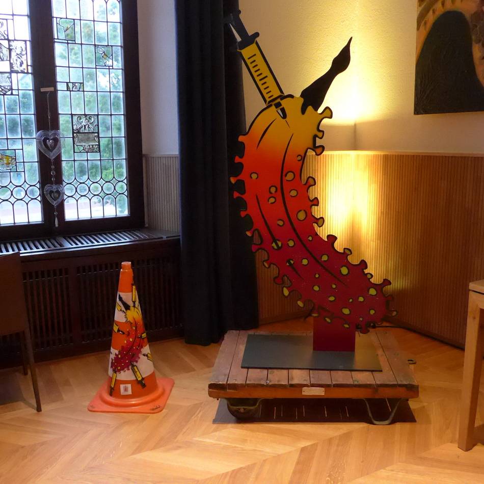 Bananenkunst in Rheinberg: Edeltraud Hackstein führt durchs Alte Rathaus