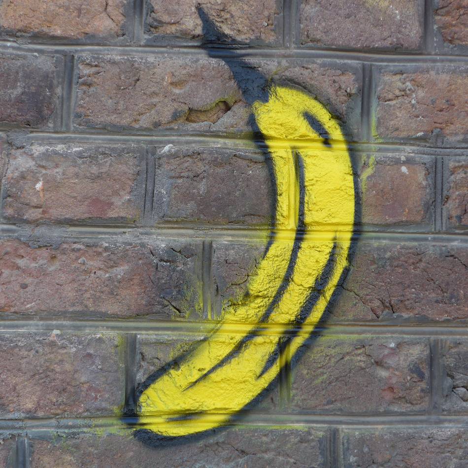 Kunstaktion in Rheinberg: Eine Banane auf dem Alten Rathaus