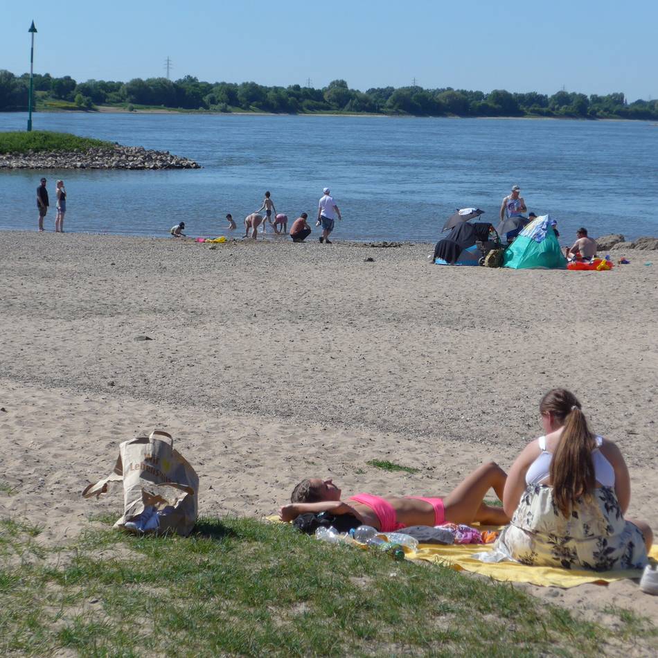 Badeverbot am Rhein: „Irgendwo muss man bei diesem Wetter ja mit den Kindern hin“