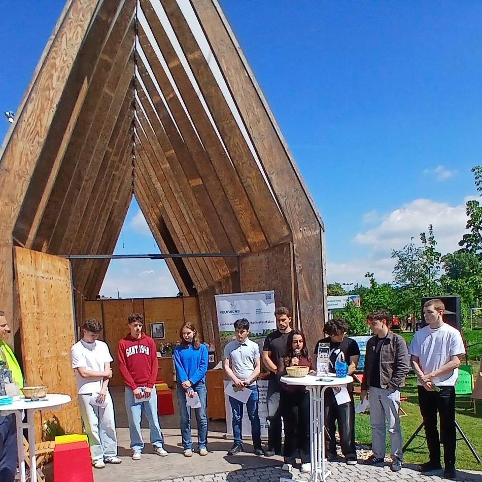 Lichtkirche in Neuss: Schüler forschten zu Kriegsgräbern – und stellten Ergebnisse vor