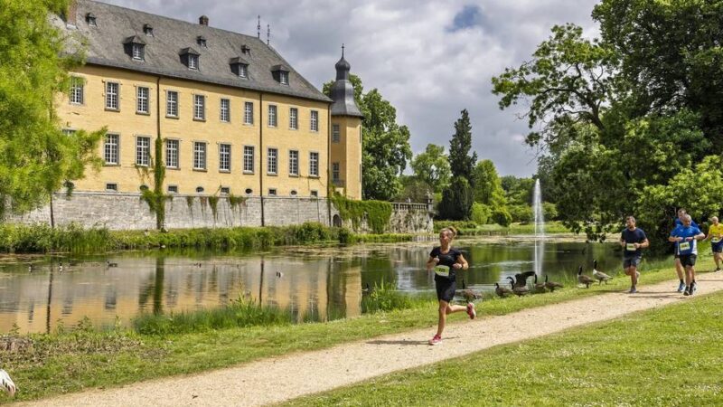 Sportlich für den guten Zweck in Jüchen: Charity-Lauf durch den Park von Schloss Dyck