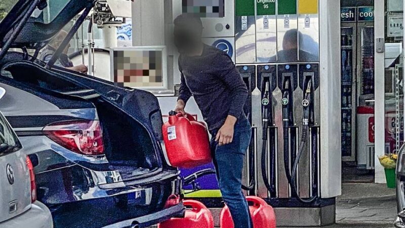 Ansturm aus den Niederlanden: Tanktouristen kommen mit mehreren Kanistern – dürfen die das?