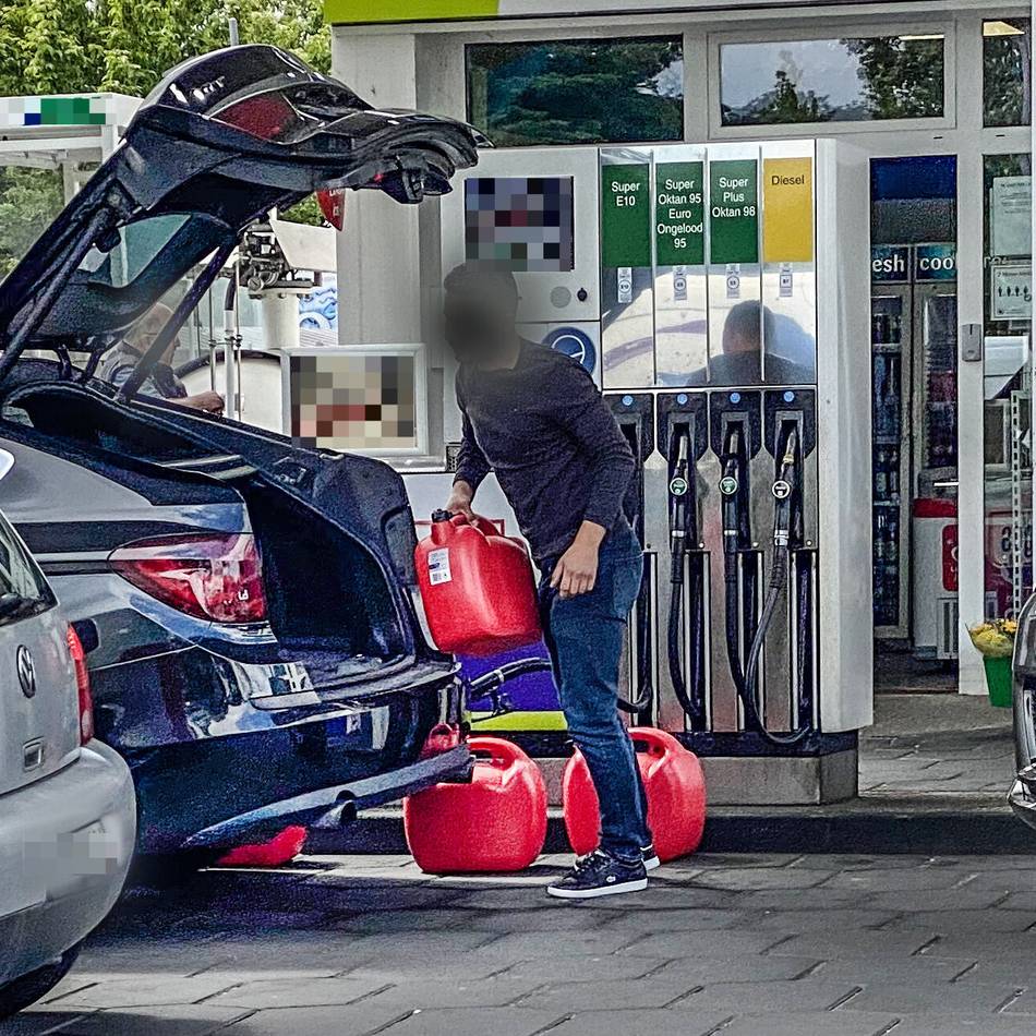 Ansturm aus den Niederlanden: Tanktouristen kommen mit mehreren Kanistern – dürfen die das?