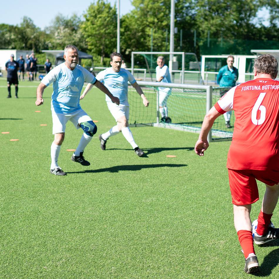 Sport in Meerbusch: Fußballfest bringt Fans und Ex-Profis zusammen