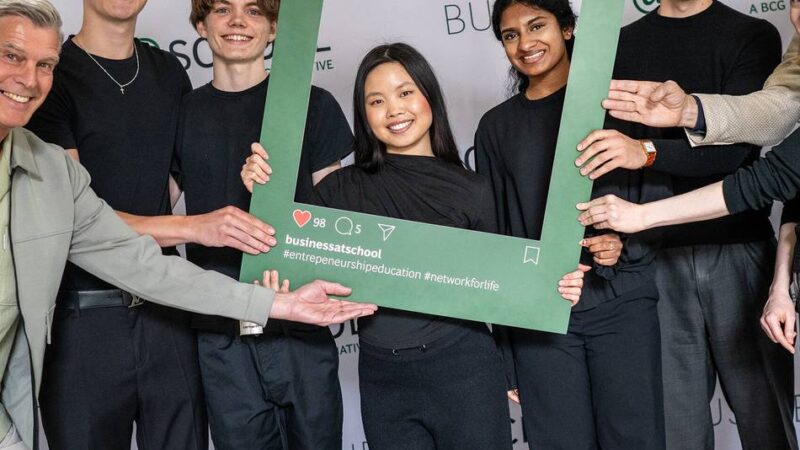 Jugend und Wirtschaft: Düsseldorfer Schüler siegen bei Landeswettbewerb „Business@School“