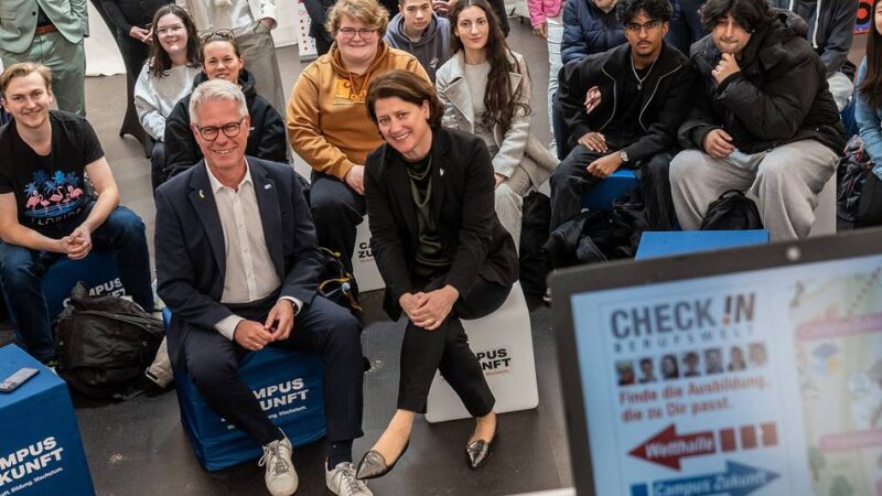 Check-in-Berufswelt in Neuss : Unternehmen stellen sich Schülern vor