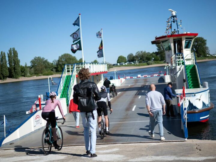 Auf dem Wasser in Düsseldorf: „Ahoi!“ – Rheinfähre lässt die Leinen wieder los